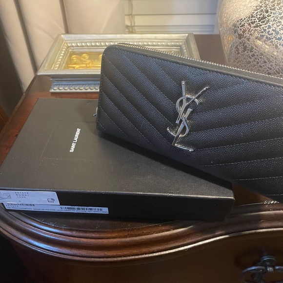 Saint Laurent Cassandré zip around wallet with silver hardware - Picture 2 of 9